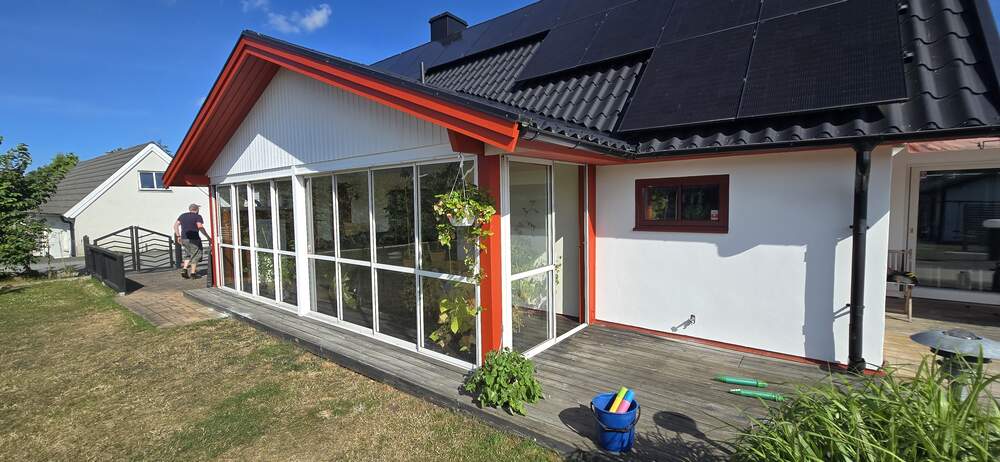 Färdigt resultat efter putsrenovering i Kristianstad – NLL Måleri